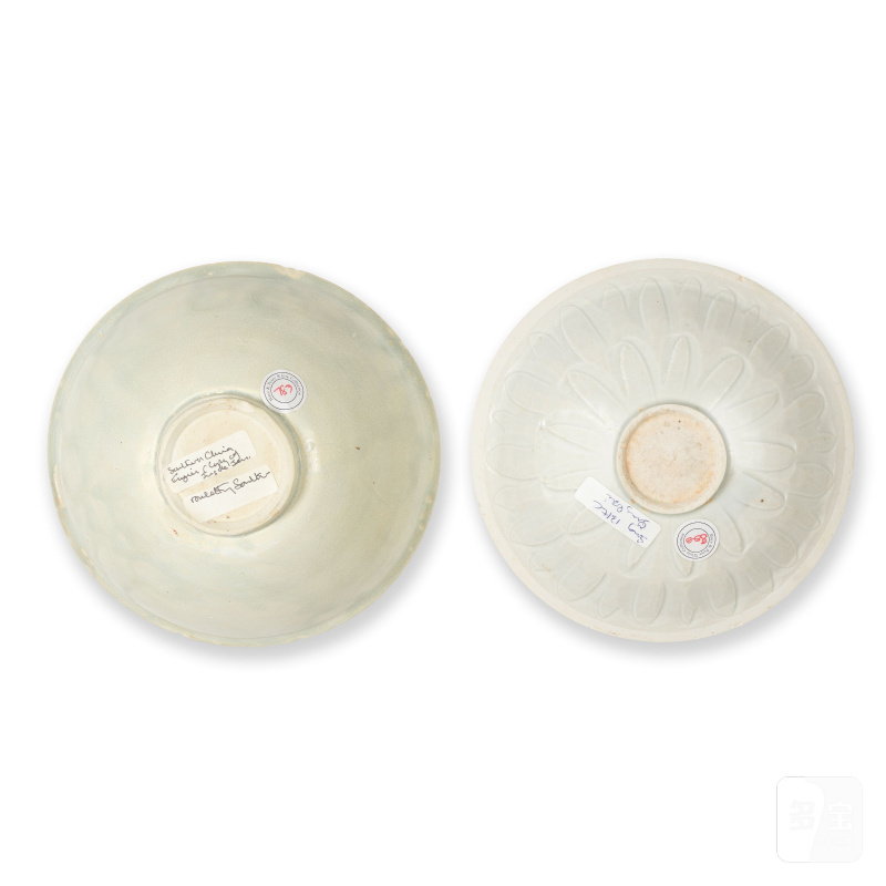 宋/元 青白盌兩件及瓶一件 | TWO QINGBAI-GLAZED BOWLS AND A QINGBAI-GLAZED VASE - 图2